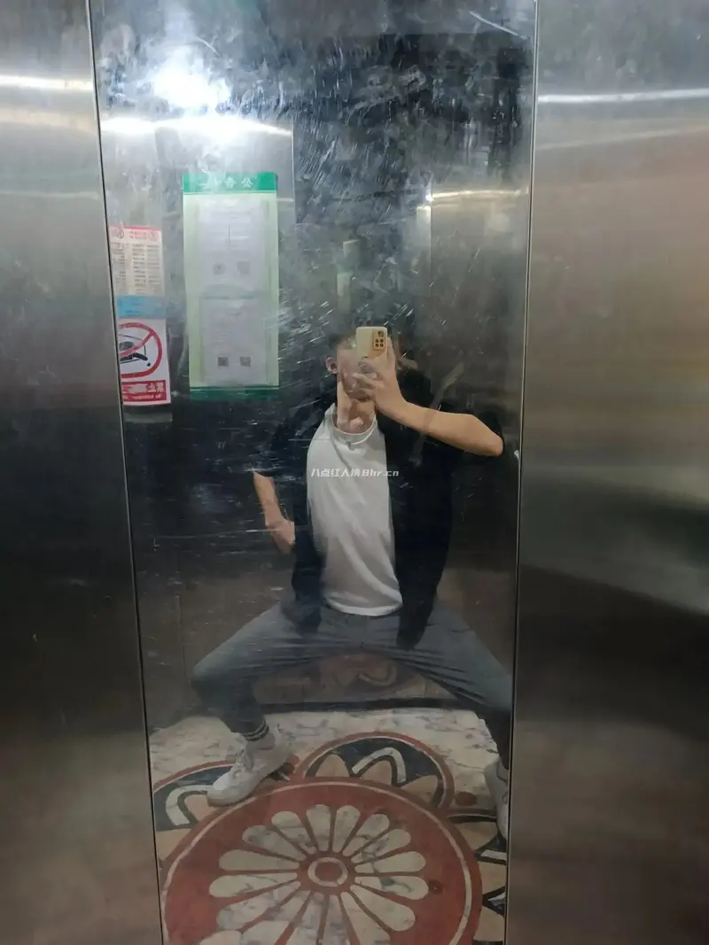 弹钢琴之好臭的人资料简介