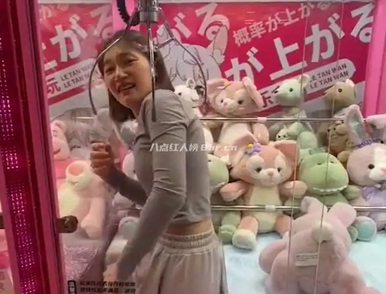 搞笑网红周周啊个人资料简介