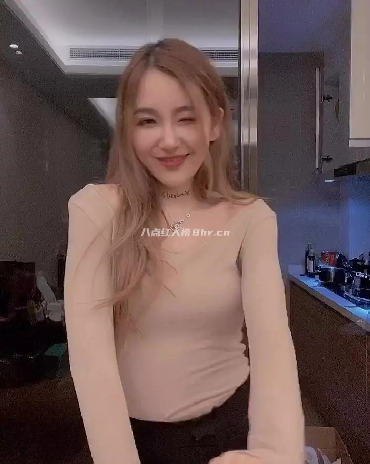 英雄联盟解说Rita小雨桑早期生活照