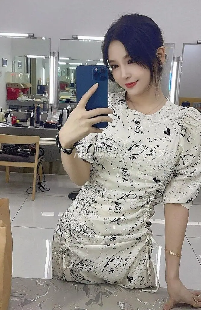 英雄联盟解说Rita小雨桑早期生活照