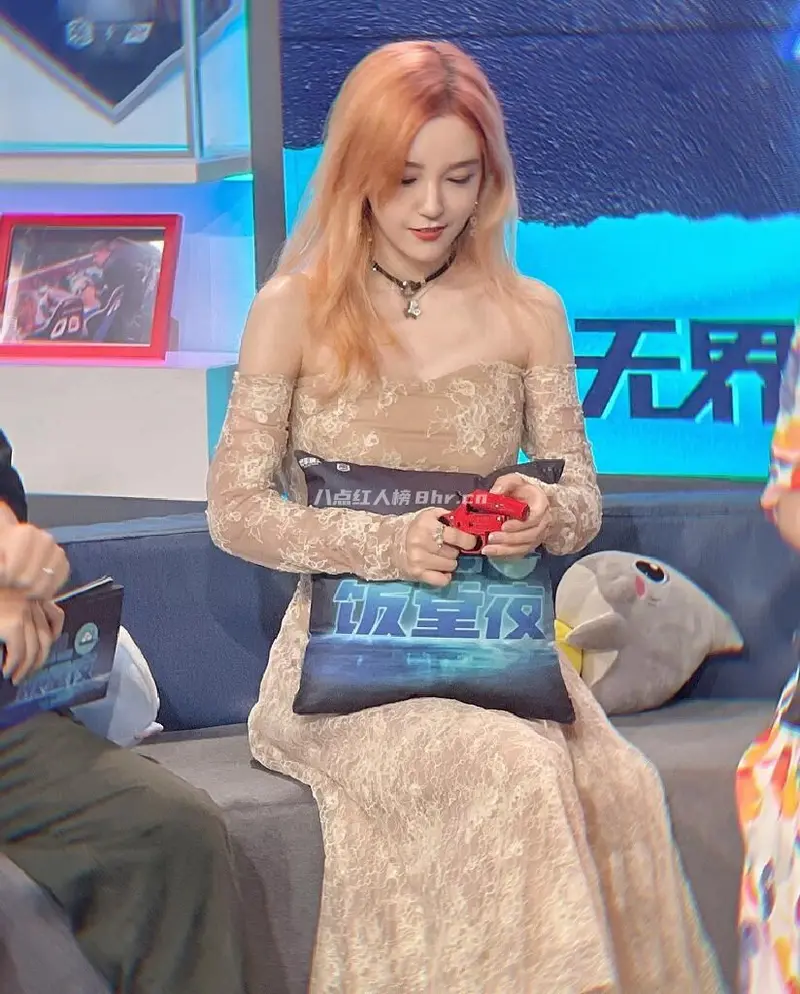 英雄联盟解说Rita小雨桑早期生活照