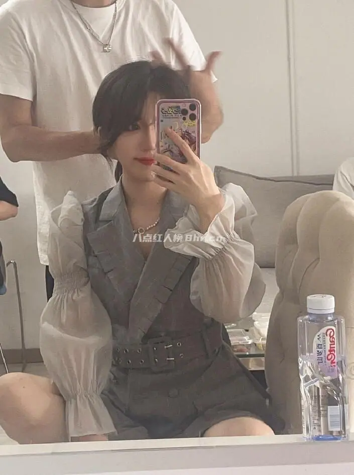 女主播呆妹儿小霸王生活照片