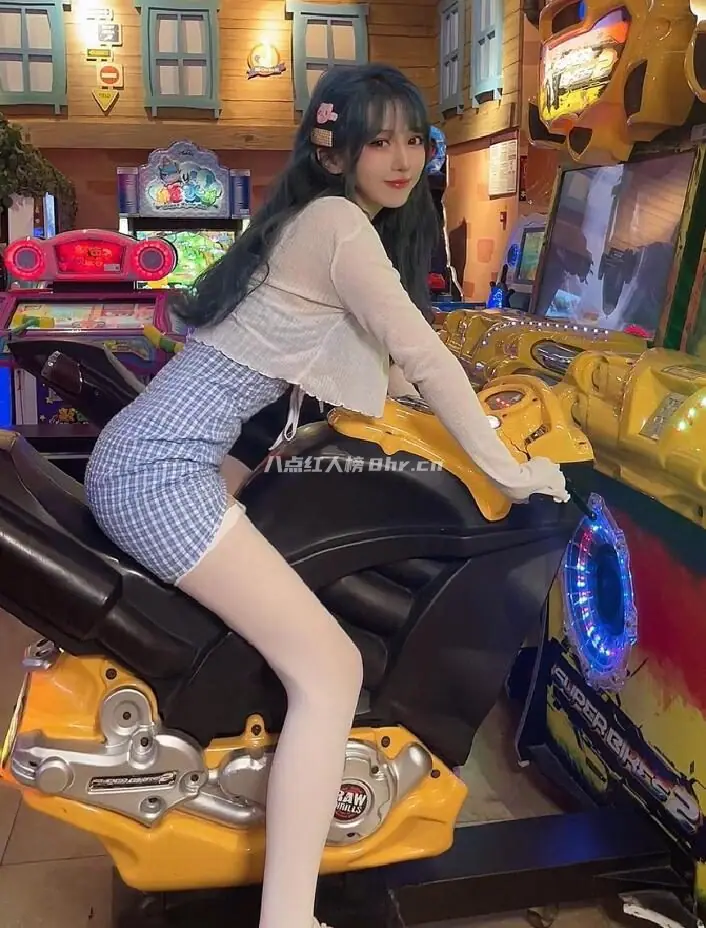 女主播呆妹儿小霸王生活照片