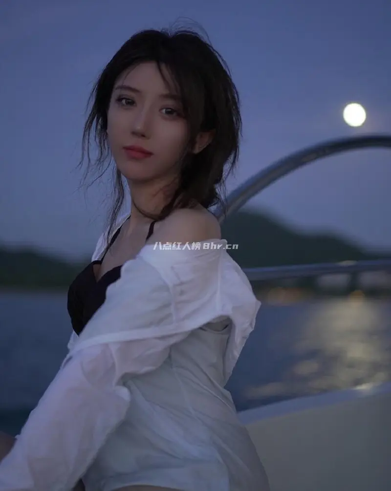 女主播呆妹儿小霸王生活照片