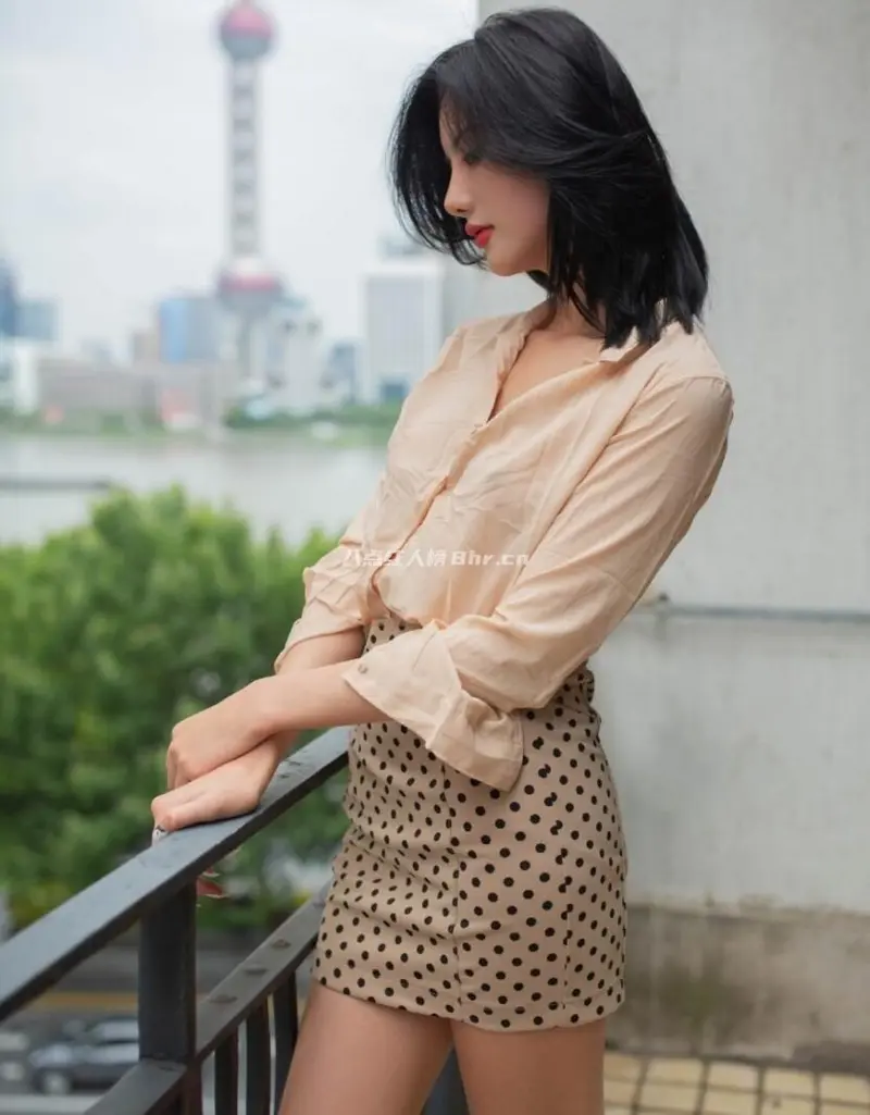 网红模特阿朱成熟范写真套图