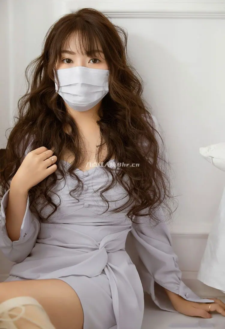 口罩美女一条小团团写真照片