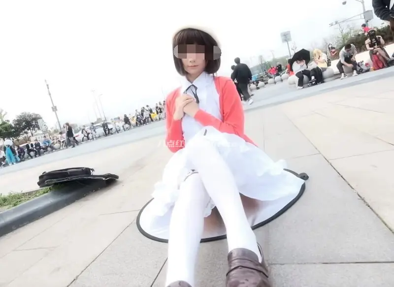 Coser利用反光板成为流量密码