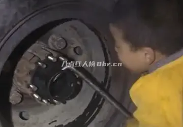 网红小孩哥四岁就会修车