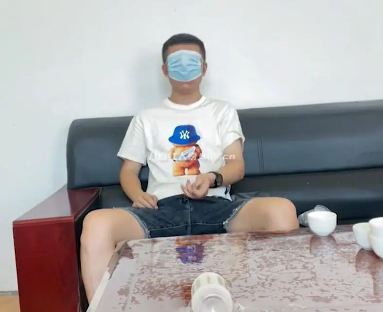 小伙宁大宝玩弹珠绝技走红网络