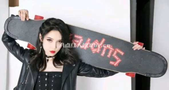 姜十七月野是不是一个人