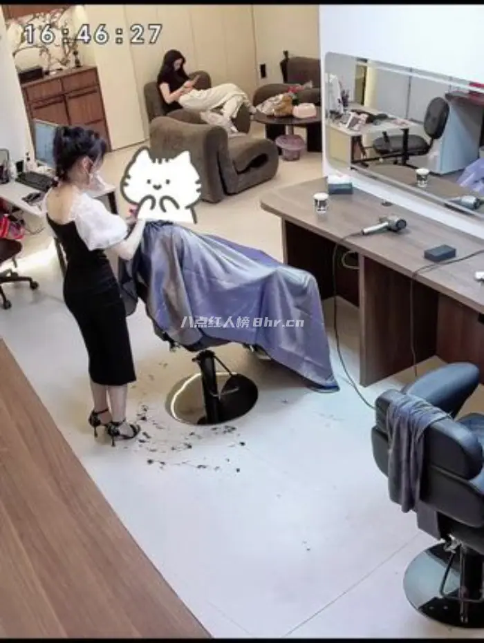 重庆美女理发师冯小小的理发店开在哪