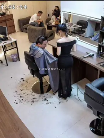 重庆美女理发师冯小小的理发店开在哪