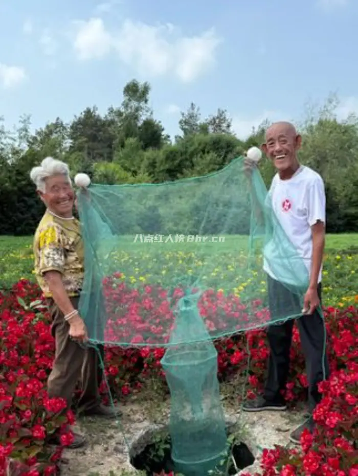 老两口幸福生活