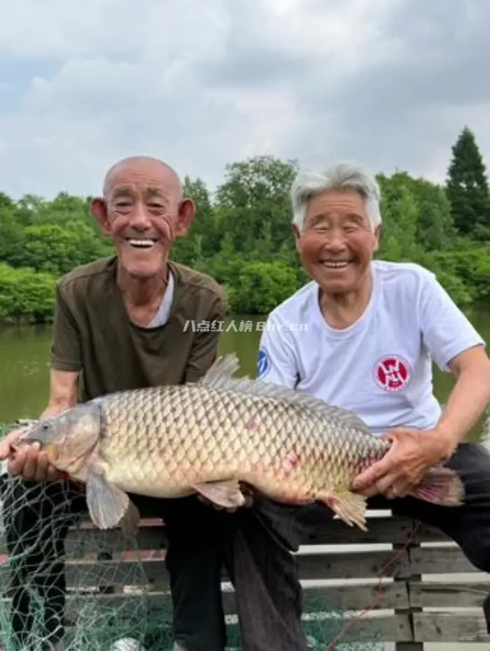 老两口幸福生活
