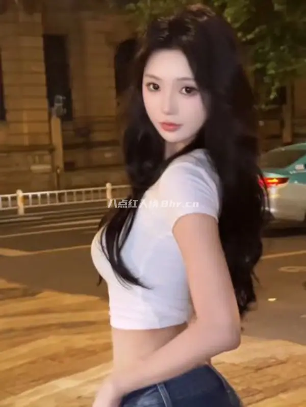 抖音舞蹈主播万万照片