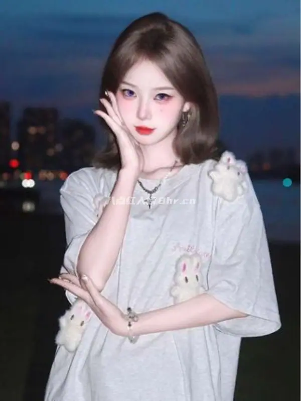 抖音视频达人梨涡圆点照片