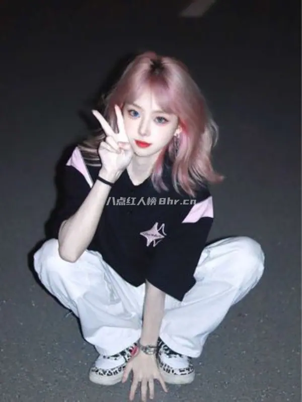 抖音视频达人梨涡圆点照片