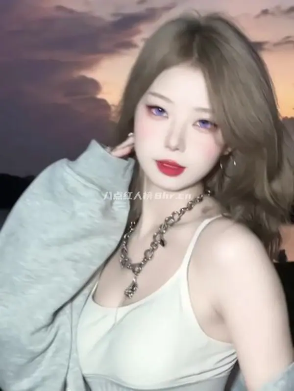 抖音视频达人梨涡圆点照片