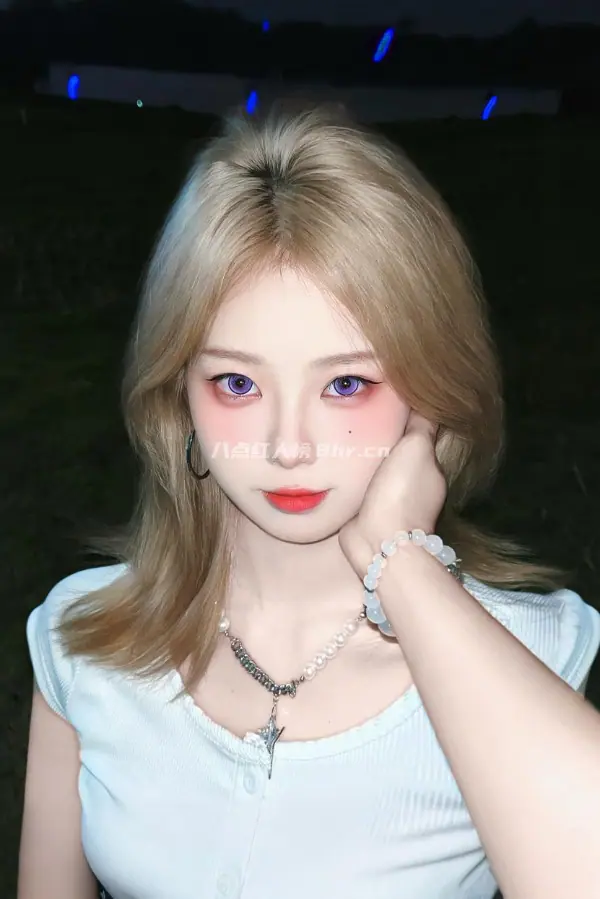 抖音视频达人梨涡圆点照片