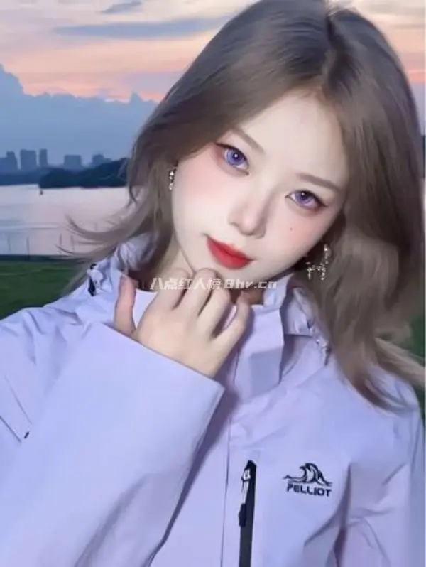 抖音视频达人梨涡圆点照片