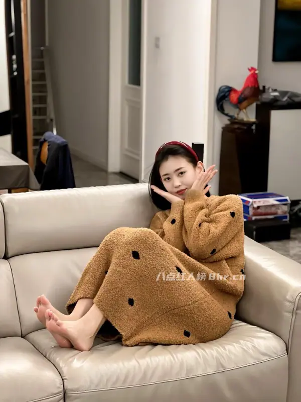 紧身衣烧香背影女神是谁