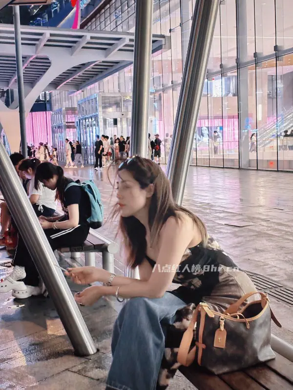 婚礼上堵门的伴娘是谁