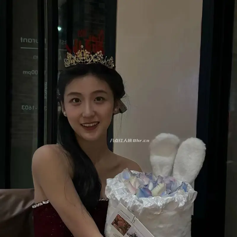 河南奶茶店小姐姐员工跳舞