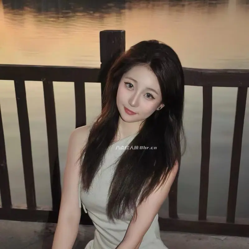 河南奶茶店小姐姐员工跳舞