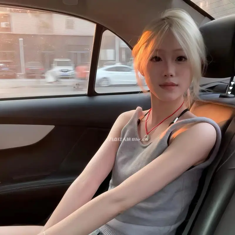 河南奶茶店小姐姐员工跳舞