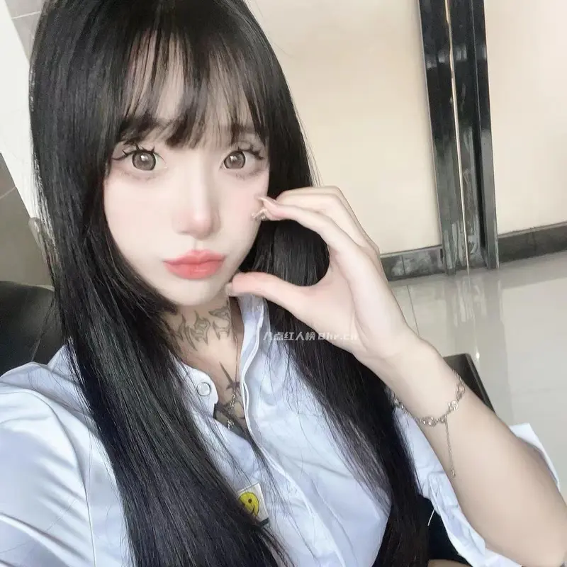 河南奶茶店小姐姐员工跳舞