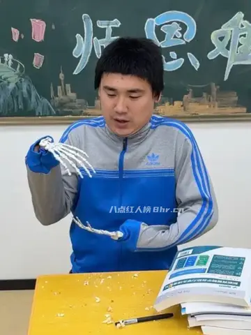 抖音脱缰凯视频作品《饿人自有天收》