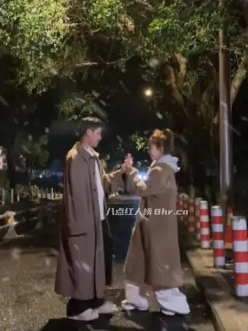 抖音万宁叔新视频俊男靓女