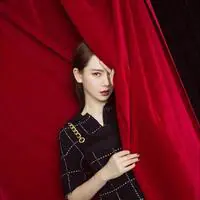 戚薇 7V